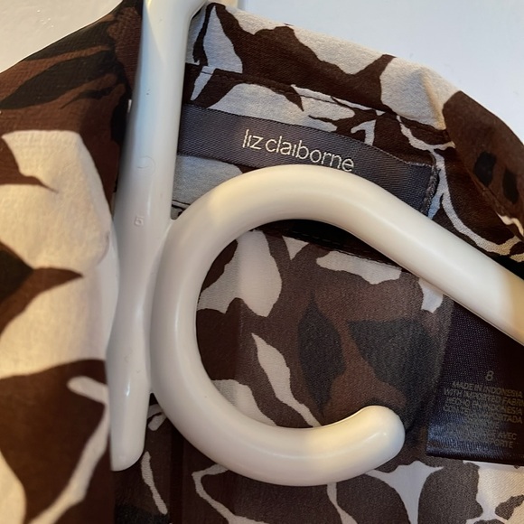 BNWT Liz Claiborne, short sleeve, button down blouse. 8 - Picture 3 of 4